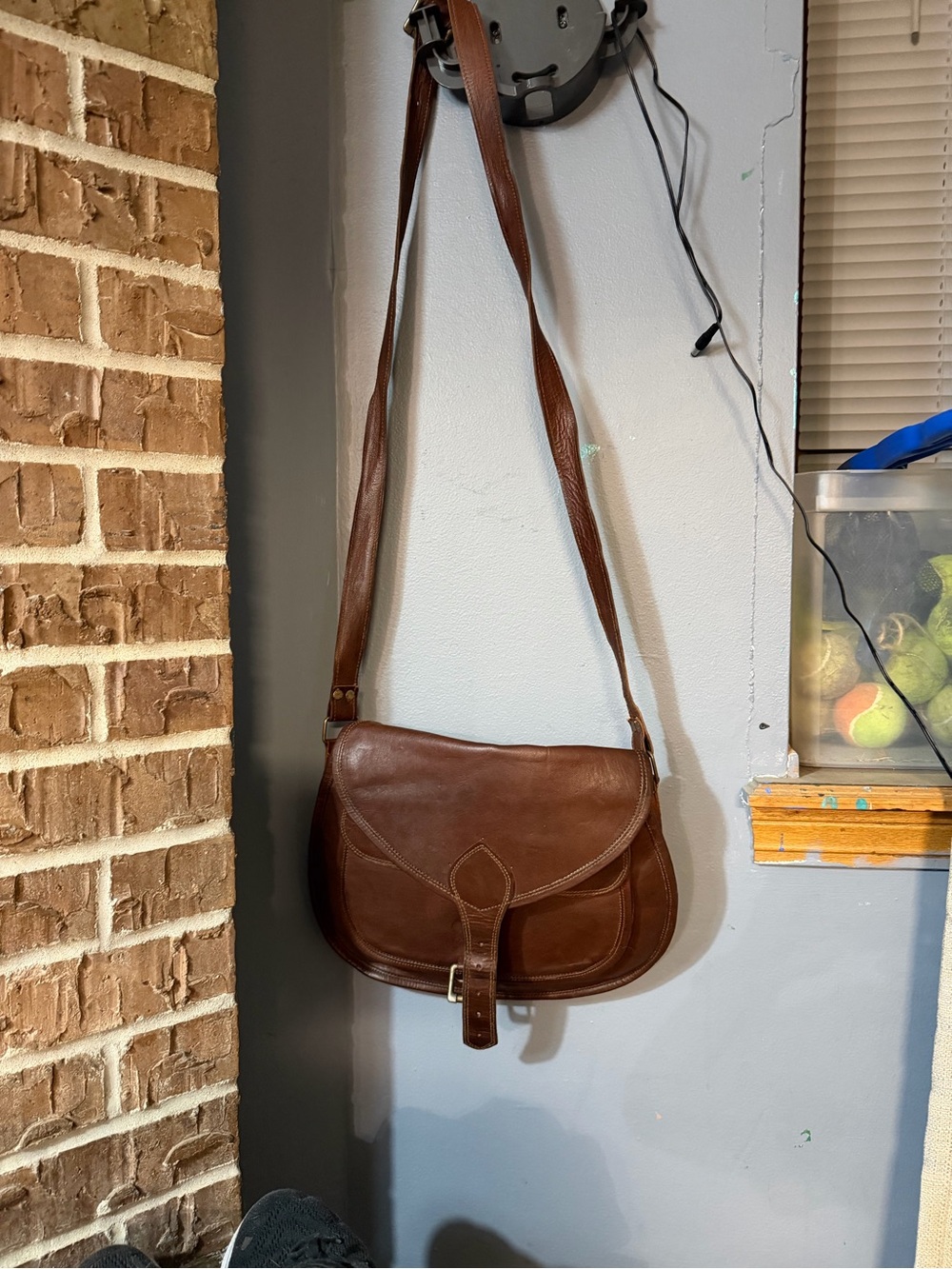 Source Unknown Brown Leather Crossbody Bag with Buckle Detail